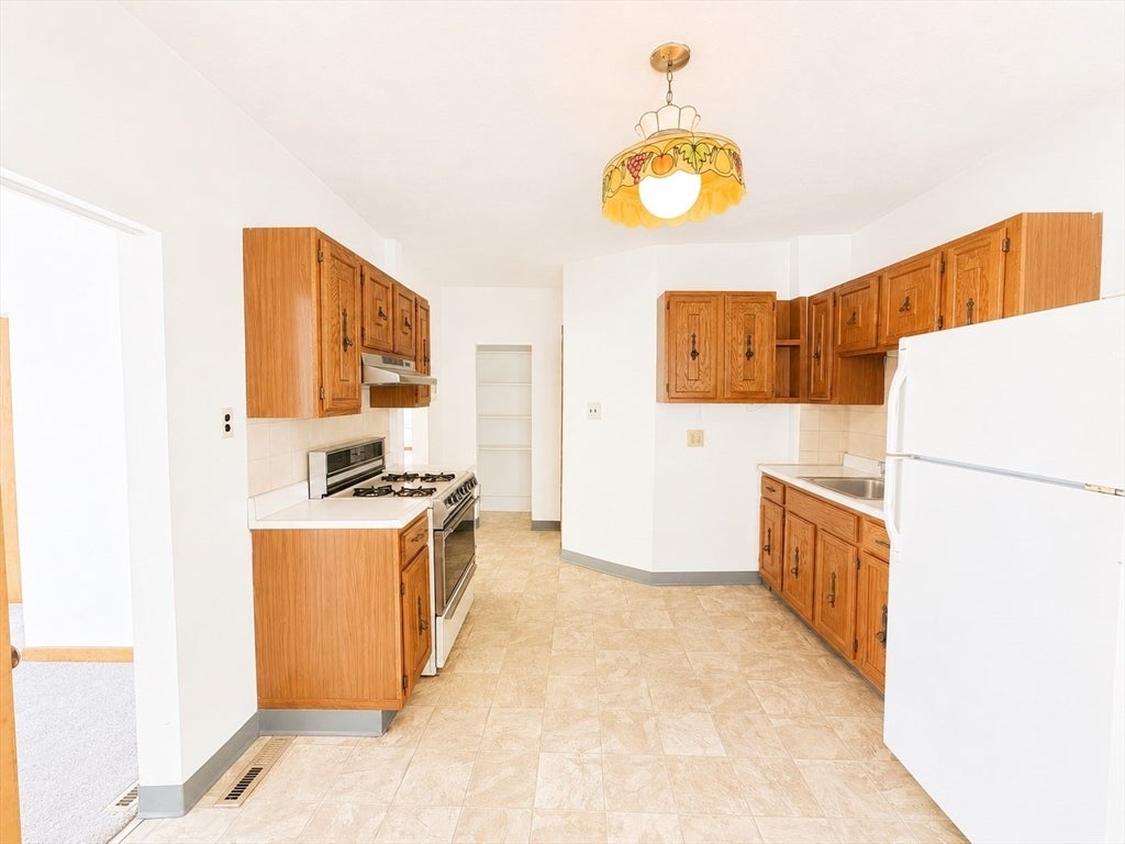 19 Bradford St #1, Everett, MA Photo #9