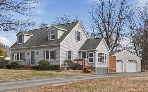 11 Mudnock Rd Salisbury MA 01952