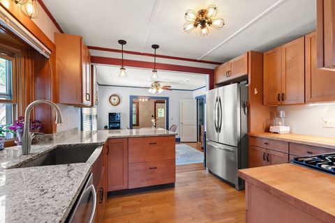 22 Huntington Ave Amesbury MA 01913