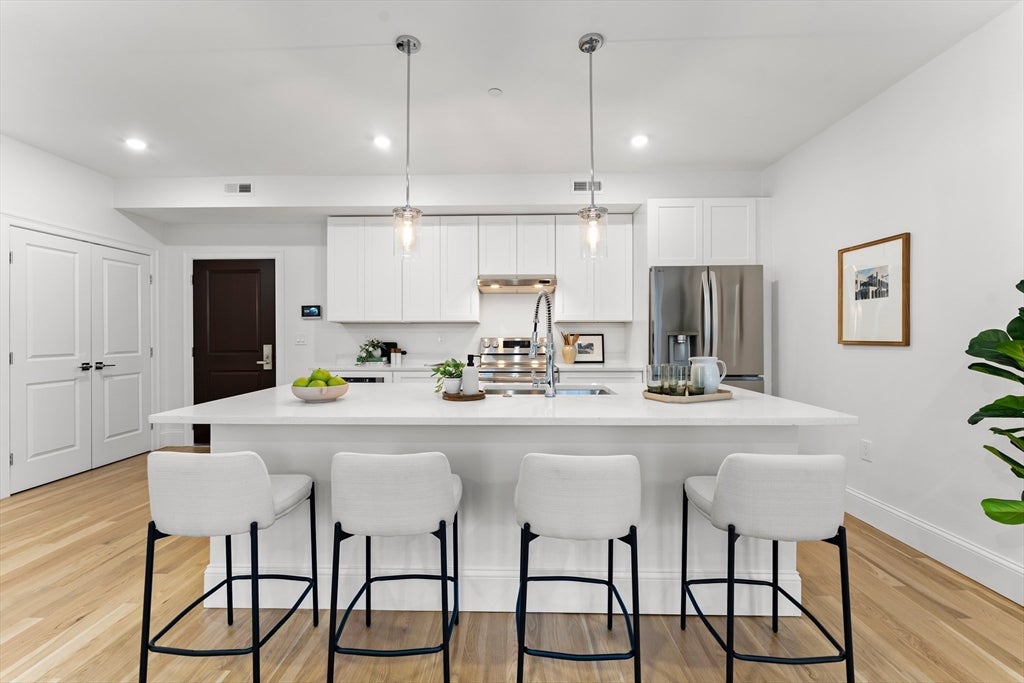 Photo of 272 Lincoln St, Marlborough, MA