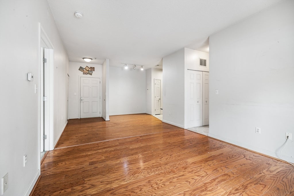 21 Hampshire Road #105, Methuen, MA Photo #5