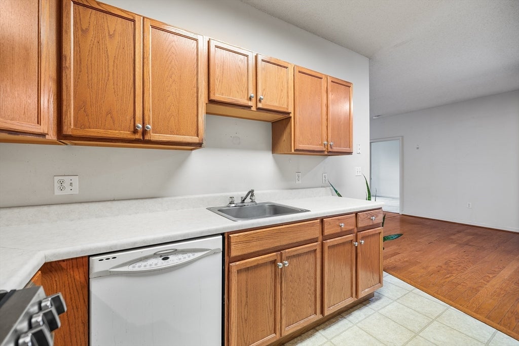 21 Hampshire Road #105, Methuen, MA Photo #9