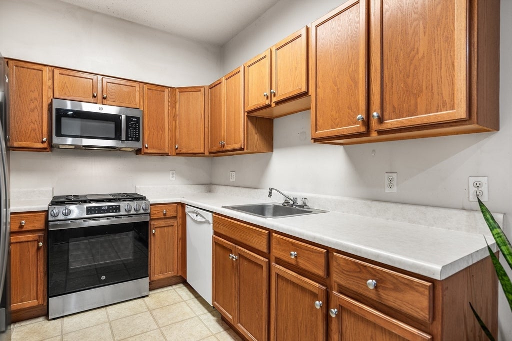 21 Hampshire Road #105, Methuen, MA Photo #8