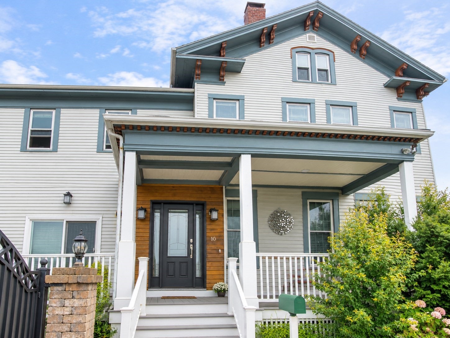 Photo of 10-12 Bradbury Ave, Medford, MA