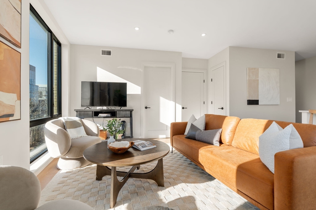 100 Lincoln Street 304