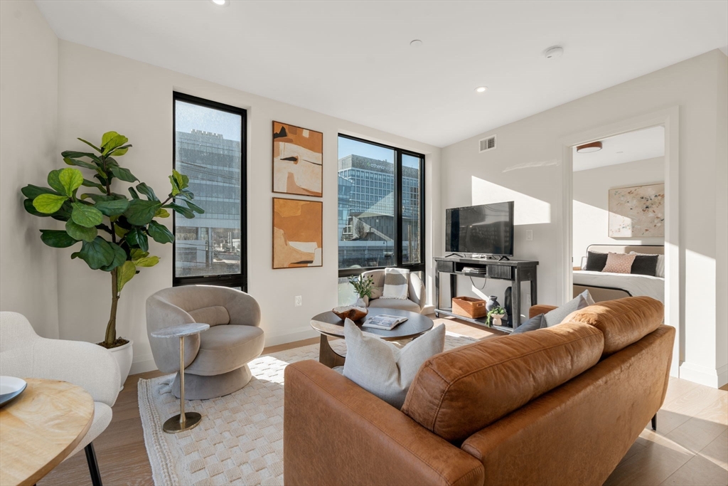 100 Lincoln Street 304