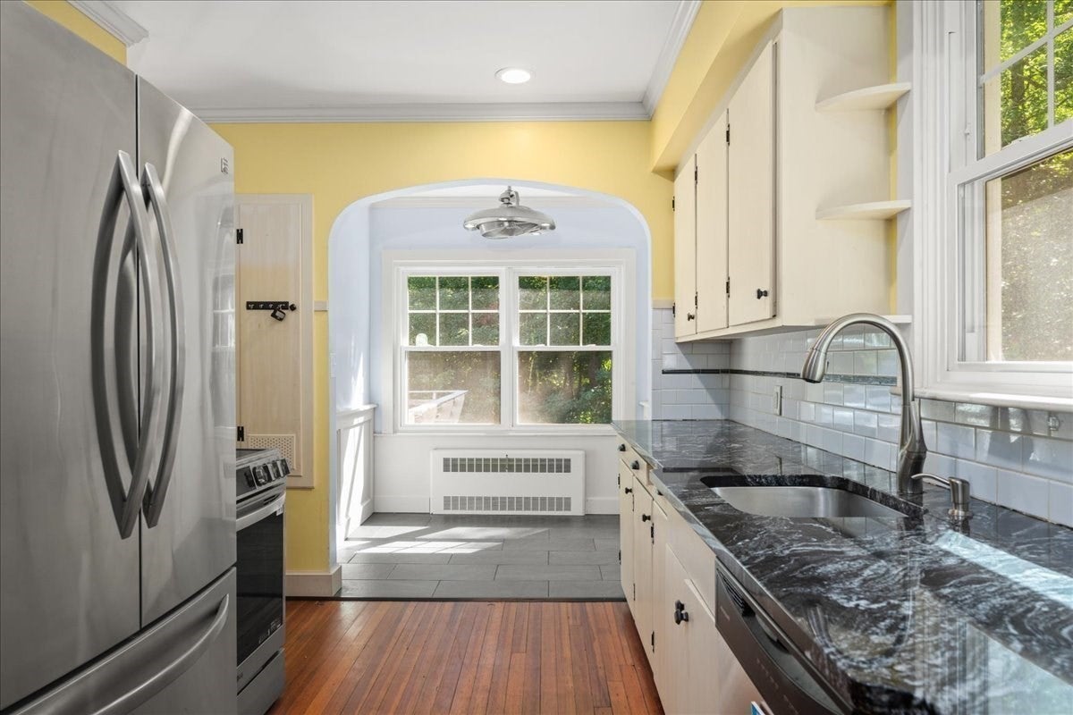 1140 Northampton St, Holyoke, MA, 1140 Northampton St, Holyoke, MA Photo #4