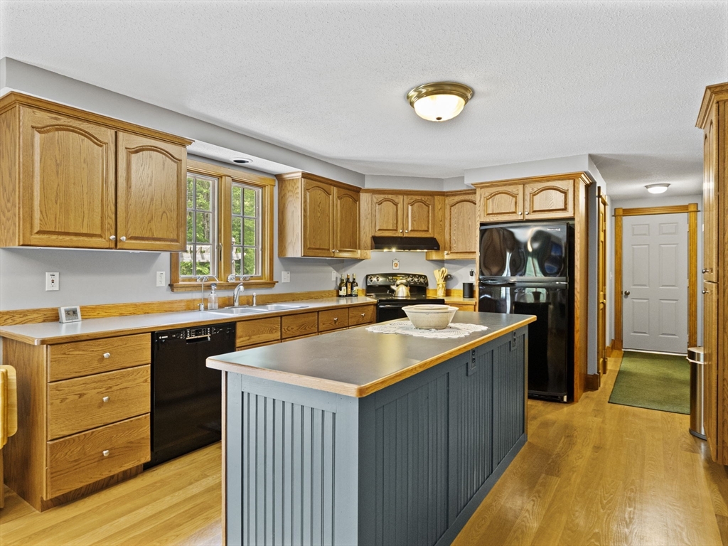 2 Edgewood Dr