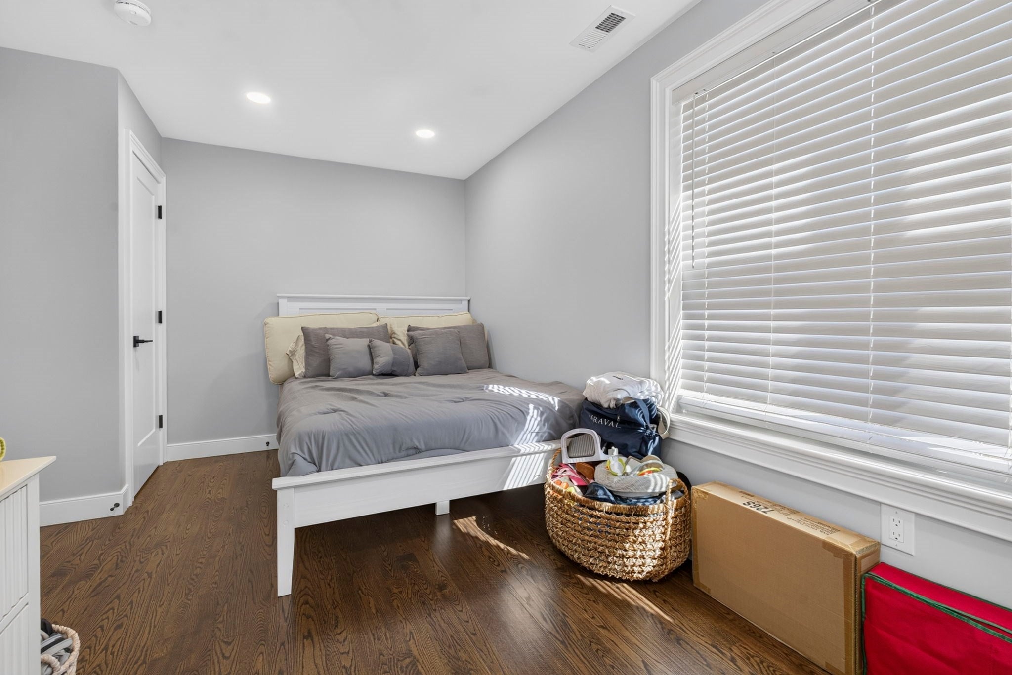 172 Montrose Ave, Wakefield, MA Photo #33