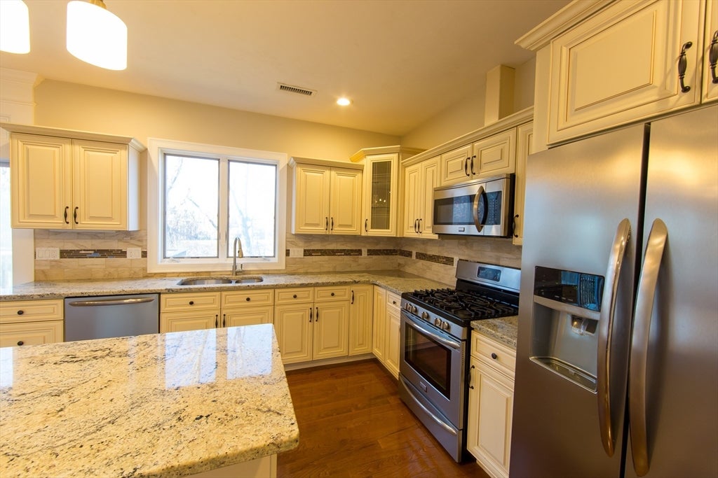 194 Oak St, Shrewsbury, MA, 194 Oak St, Shrewsbury, MA Photo #4