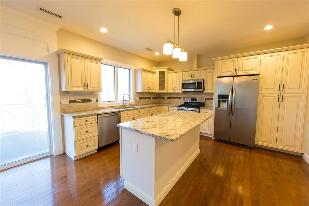 194 Oak St, Shrewsbury, MA, 194 Oak St, Shrewsbury, MA Photo #3