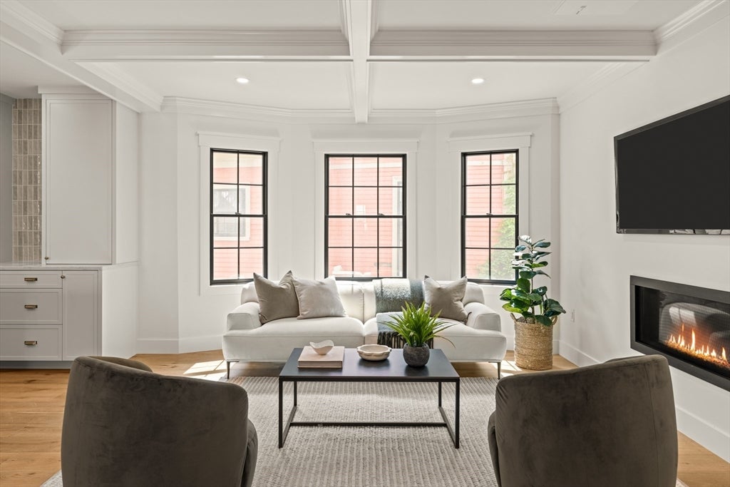 23 College Hill Rd 1