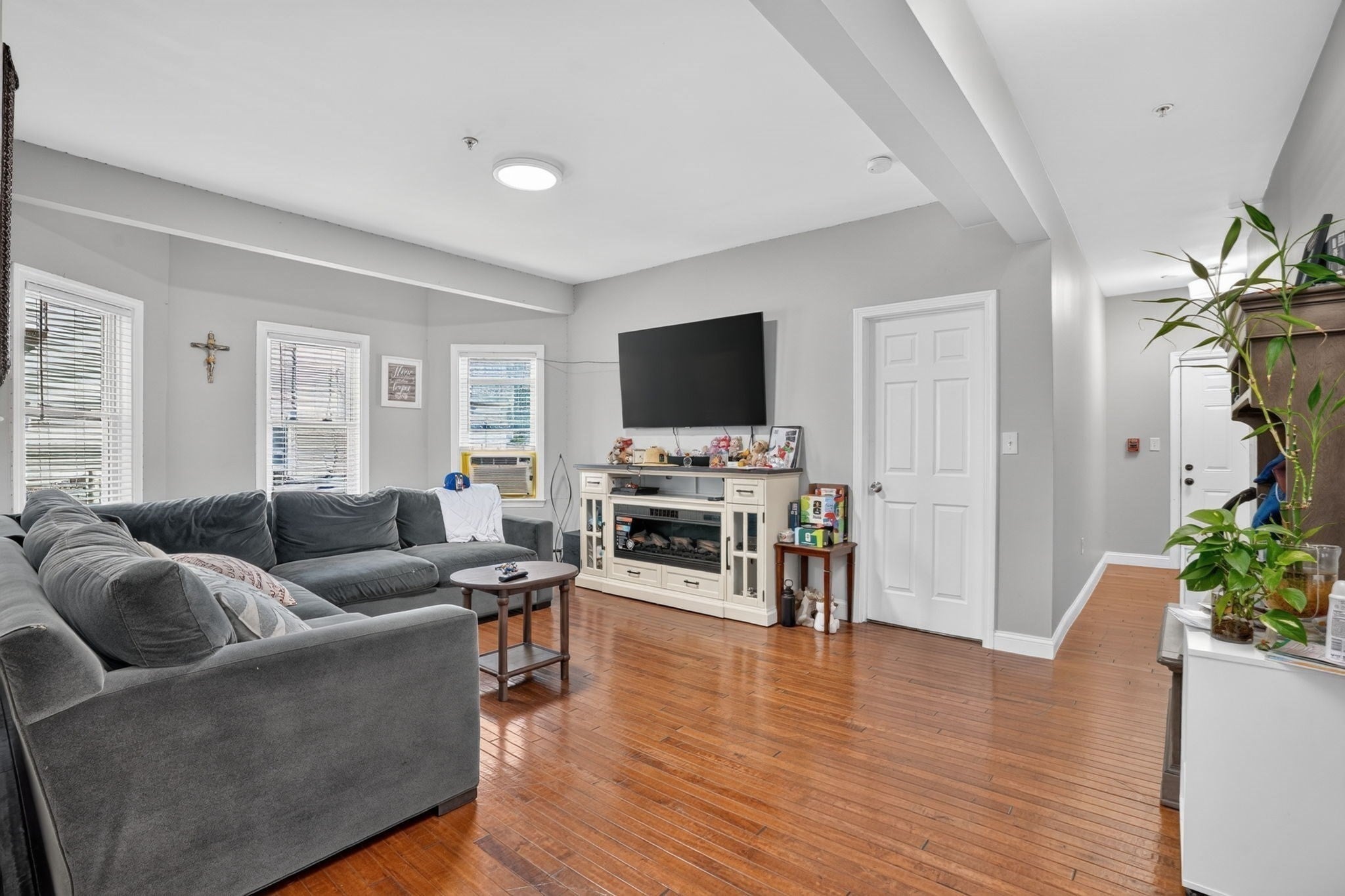 33 Park St, Brockton, MA, 33 Park St, Brockton, MA Photo #3