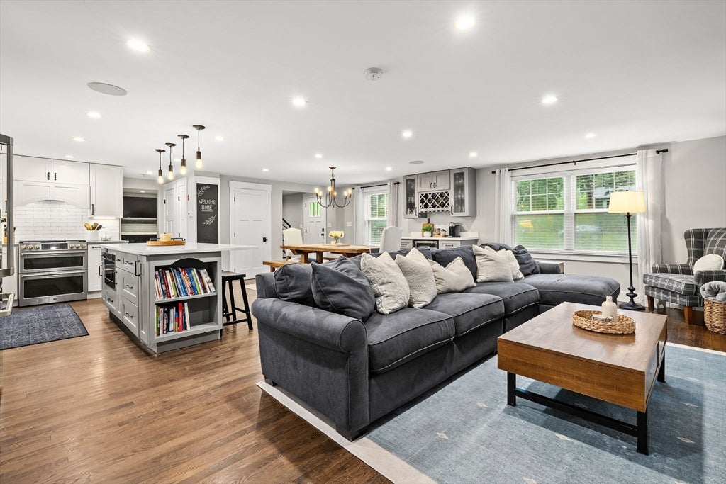 21 Arrowhead Rd