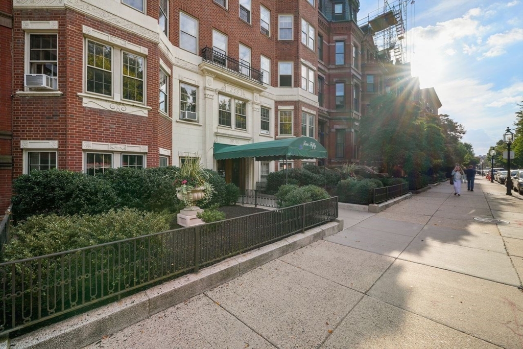 250 Commonwealth Ave 11