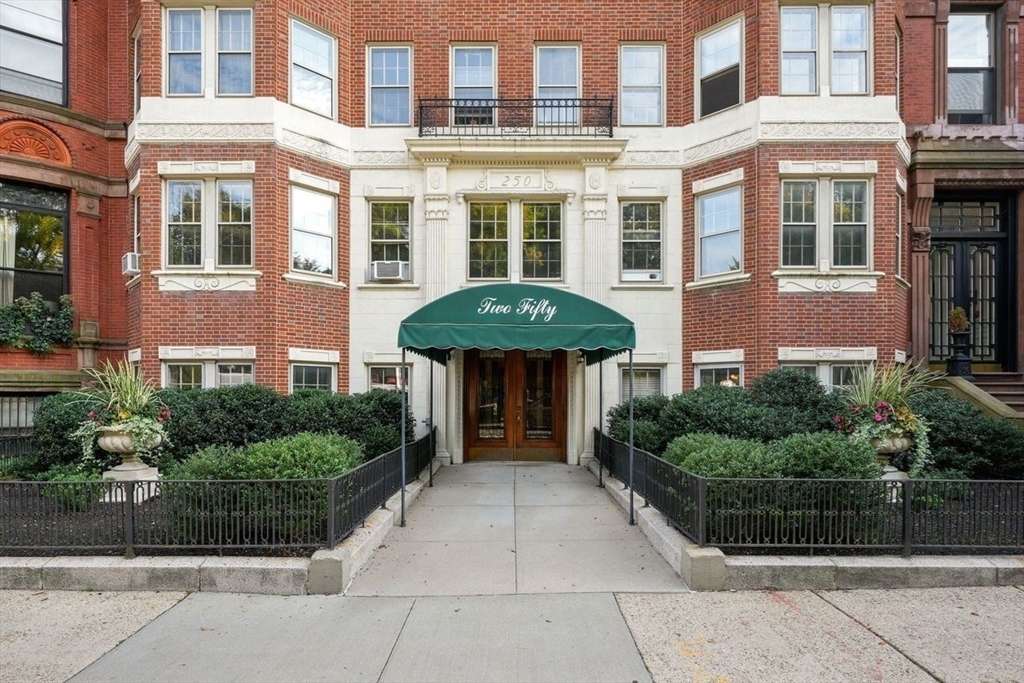 250 Commonwealth Ave 11