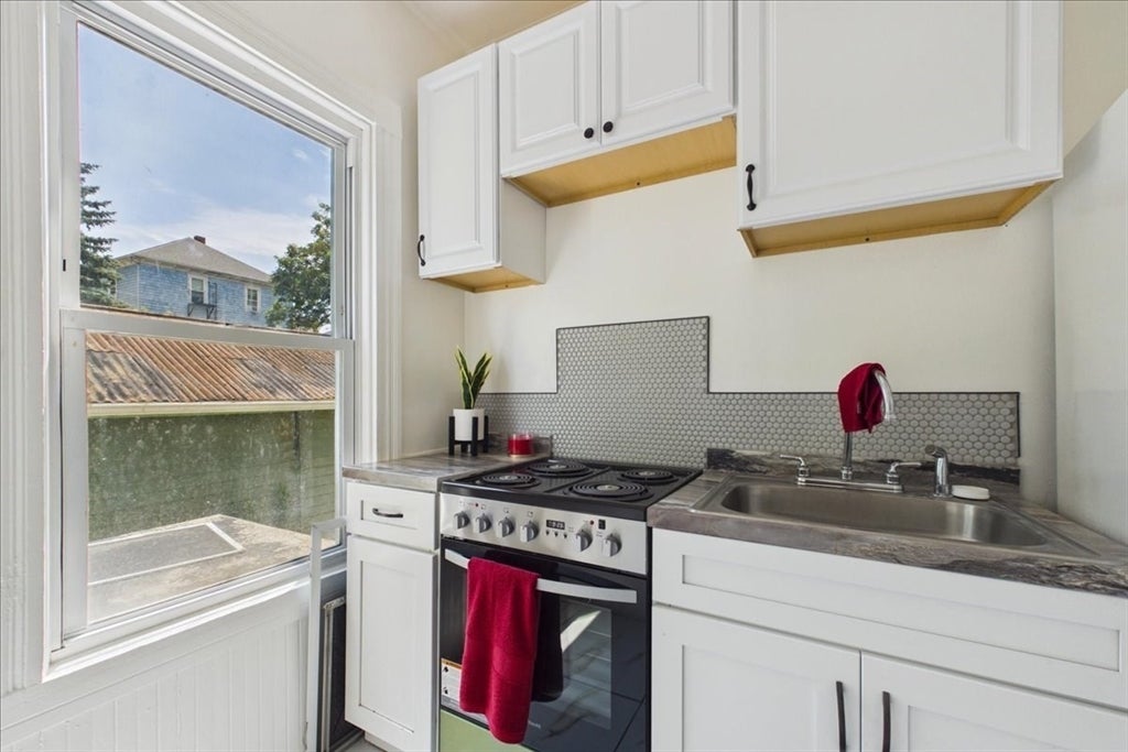 121 Almy St, Fall River, MA, 121 Almy St, Fall River, MA Photo #8
