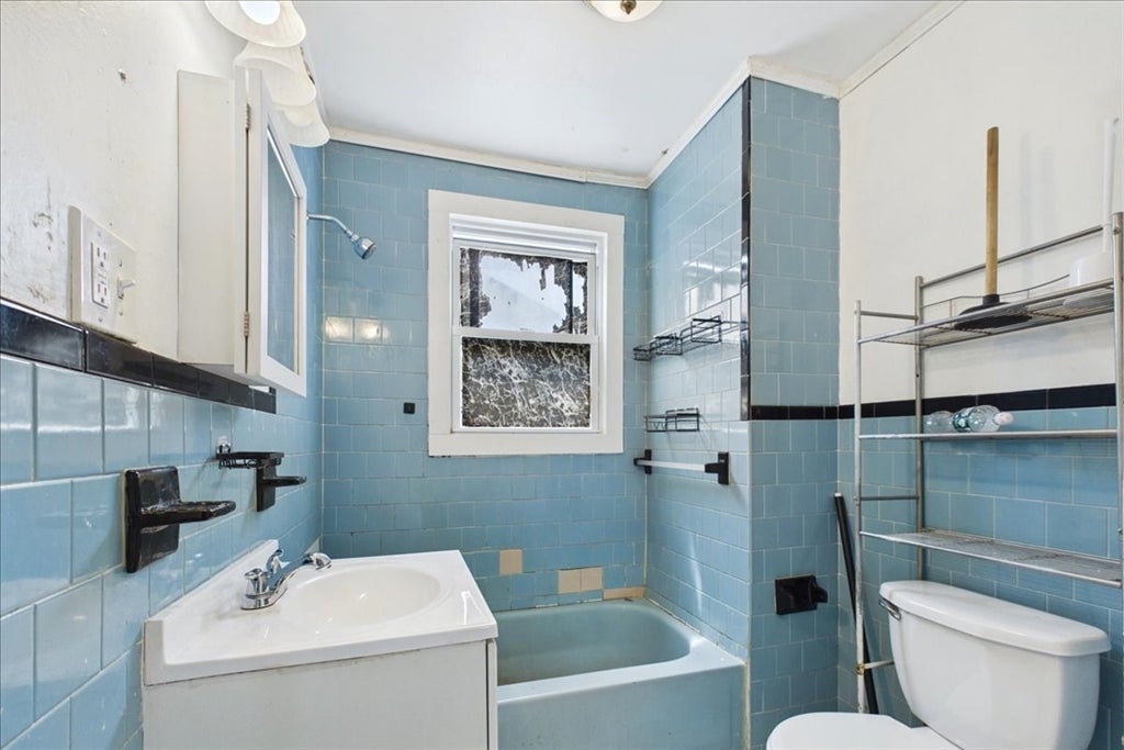 121 Almy St, Fall River, MA, 121 Almy St, Fall River, MA Photo #24