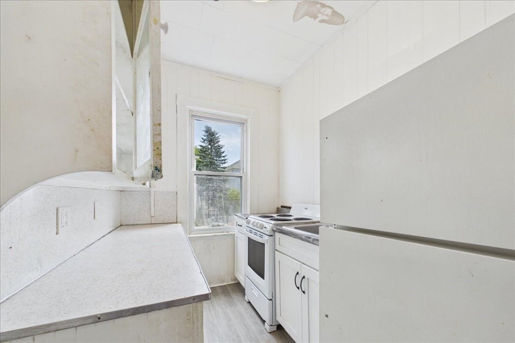 121 Almy St, Fall River, MA, 121 Almy St, Fall River, MA Photo #18