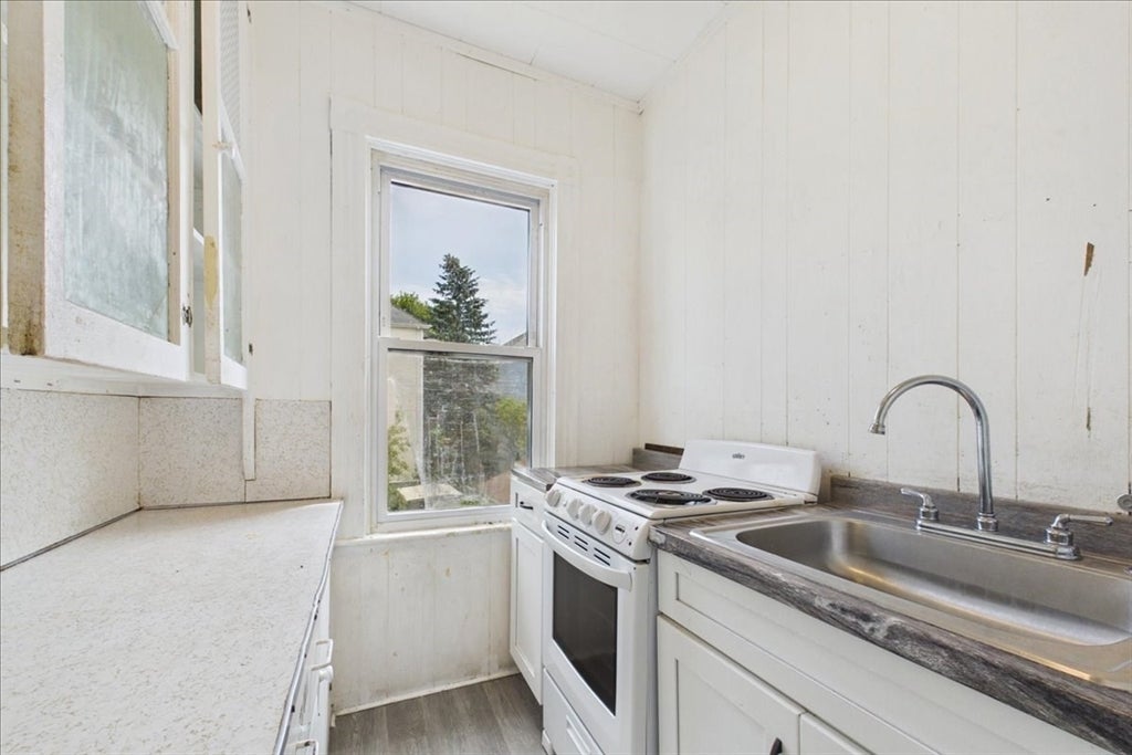 121 Almy St, Fall River, MA, 121 Almy St, Fall River, MA Photo #19