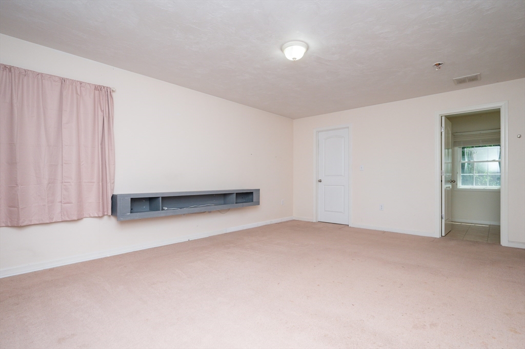 Wrentham, Massachusetts 02093, United States, 2 Bedrooms Bedrooms, ,3 BathroomsBathrooms,Residential,Active,145926