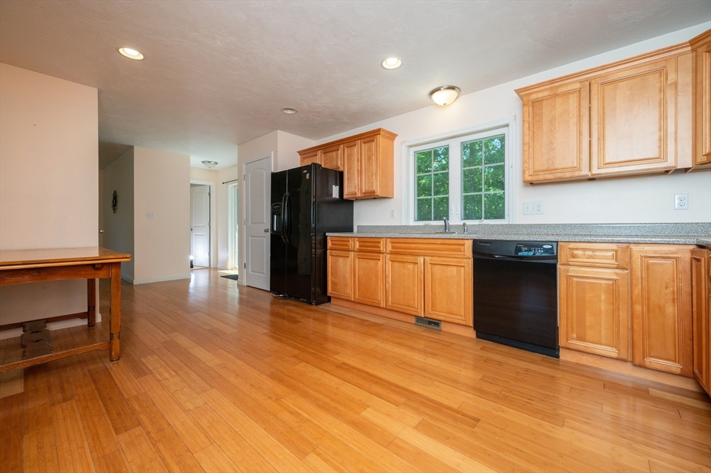 146 Lakeside Ave