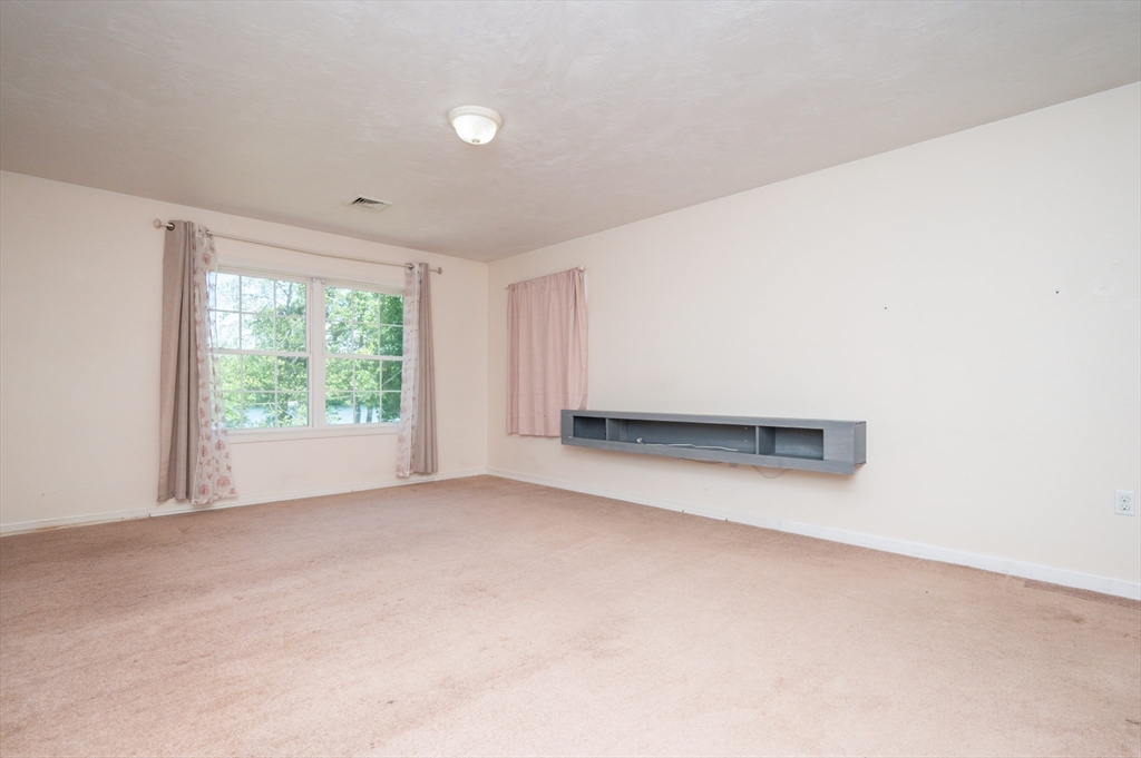 Wrentham, Massachusetts 02093, United States, 2 Bedrooms Bedrooms, ,3 BathroomsBathrooms,Residential,Active,145926