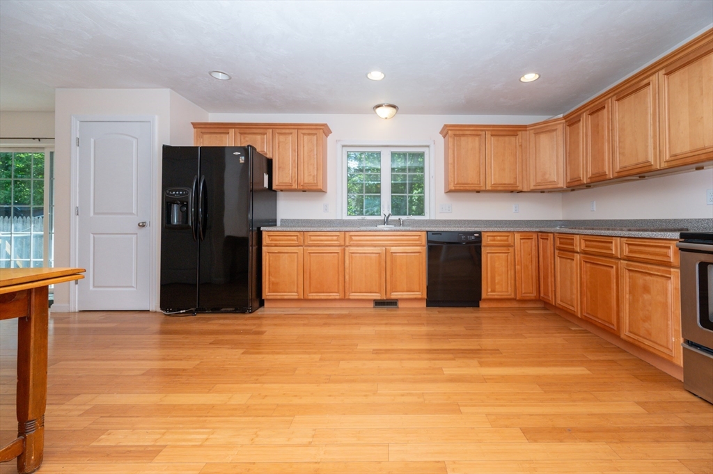 146 Lakeside Ave