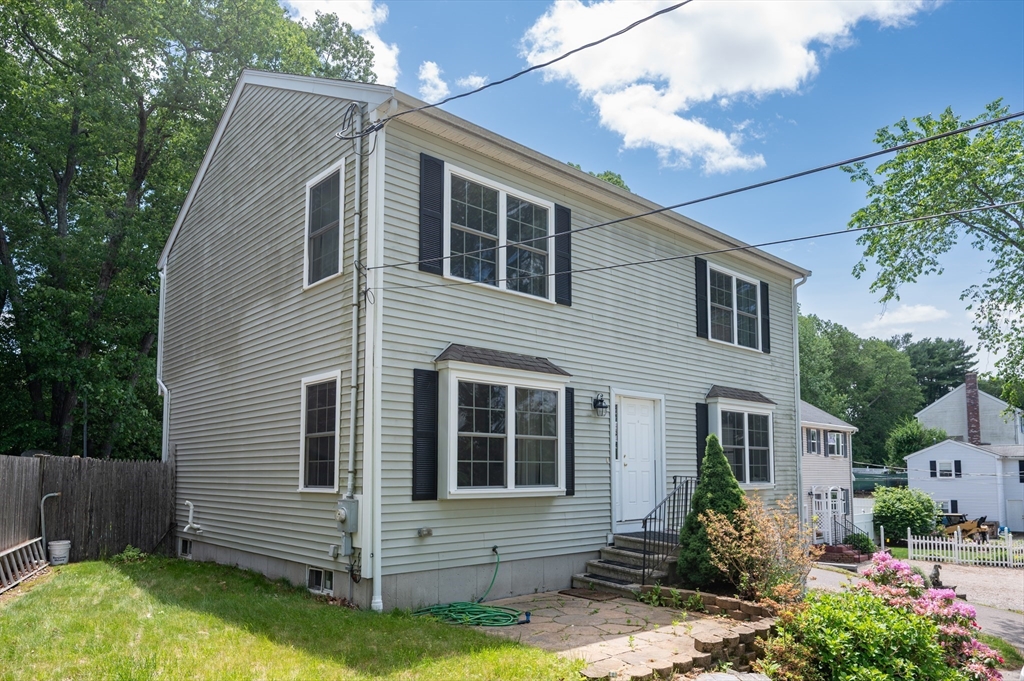 Wrentham, Massachusetts 02093, United States, 2 Bedrooms Bedrooms, ,3 BathroomsBathrooms,Residential,Active,145926