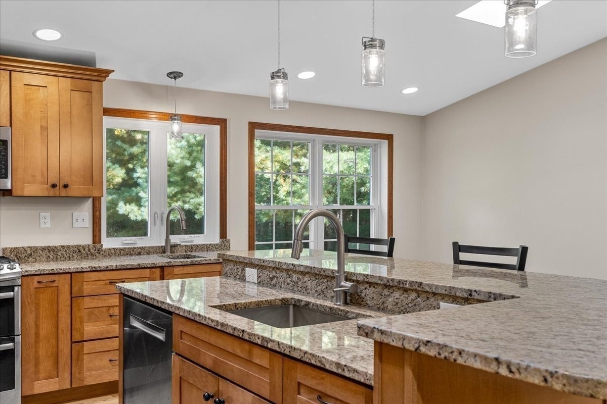 6 Holloway Brook Rd, Lakeville, MA, 6 Holloway Brook Rd, Lakeville, MA Photo #7