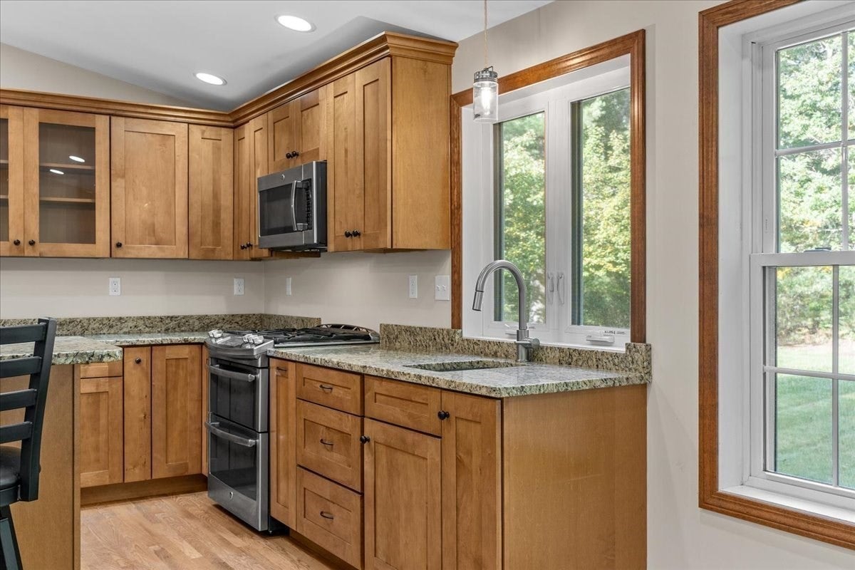 6 Holloway Brook Rd, Lakeville, MA, 6 Holloway Brook Rd, Lakeville, MA Photo #3