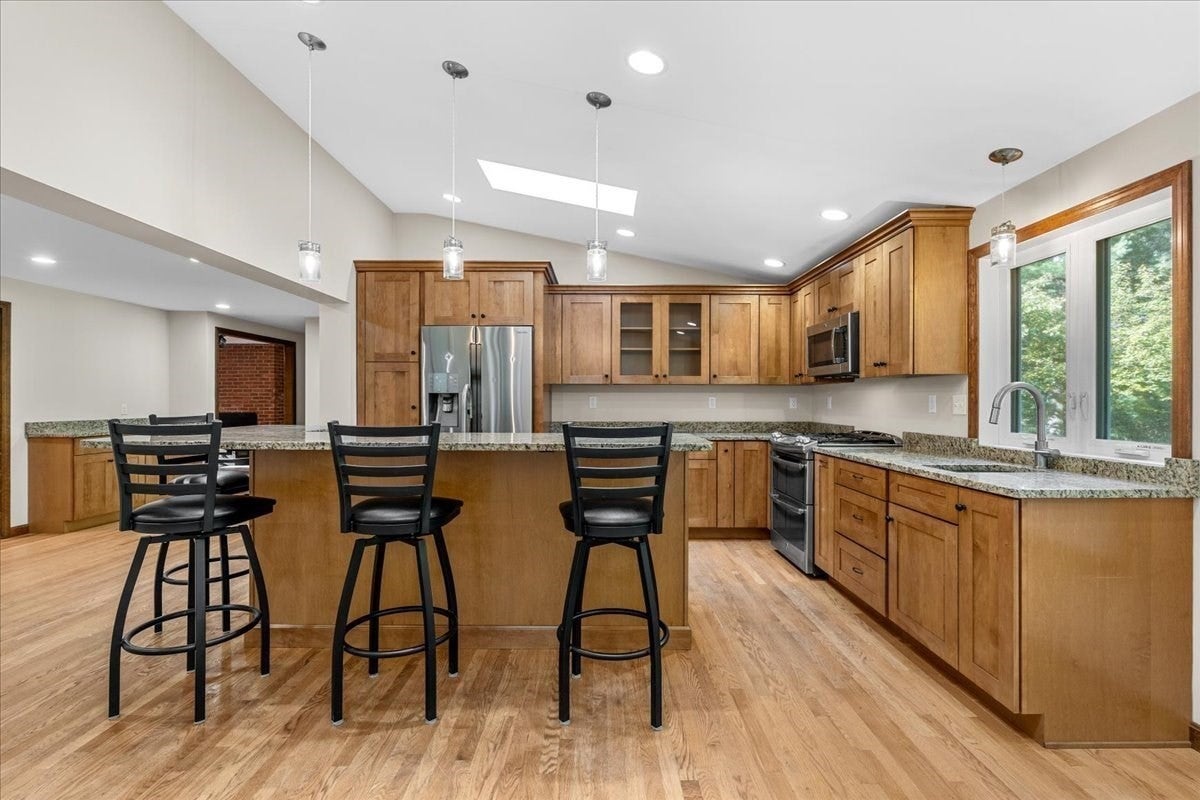 6 Holloway Brook Rd, Lakeville, MA, 6 Holloway Brook Rd, Lakeville, MA Photo #2