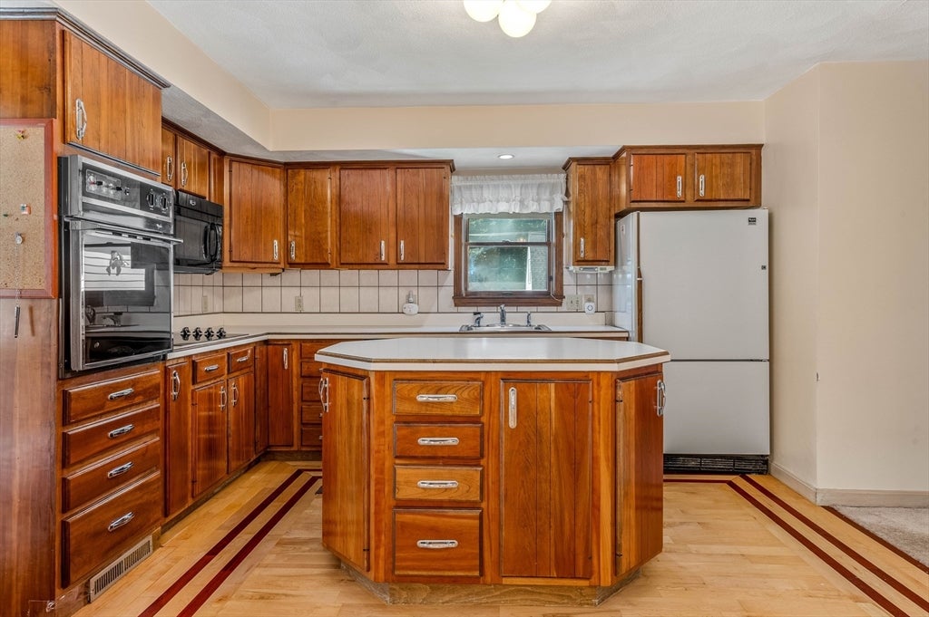 16 Bobolink Street, Boston, MA Photo #10