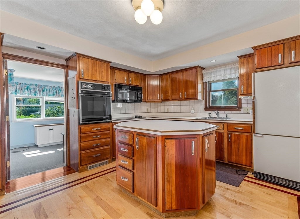 16 Bobolink Street, Boston, MA Photo #11