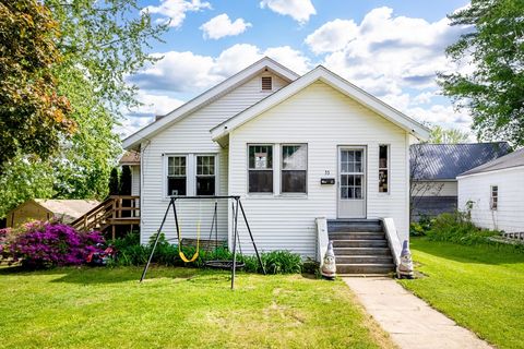 Photo of 33 East St, Winchendon, MA 01475 (MLS # 73525386)