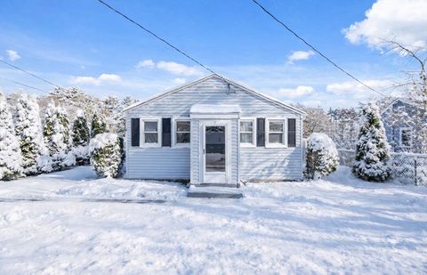 7 Cedar Dr Carver MA 02330