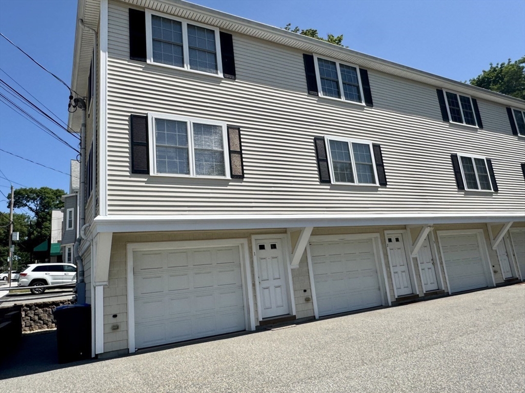 Photo 1 of 15 — 111 Hammond St 2, Waltham, MA 02451