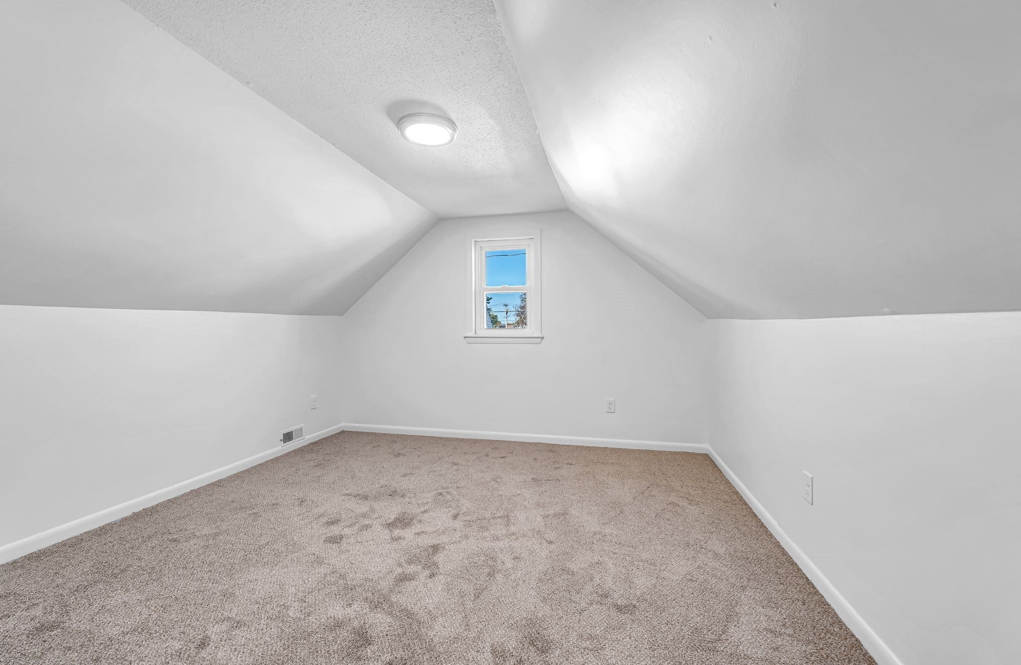 13 Mount Royal St, Chicopee, MA Photo #27