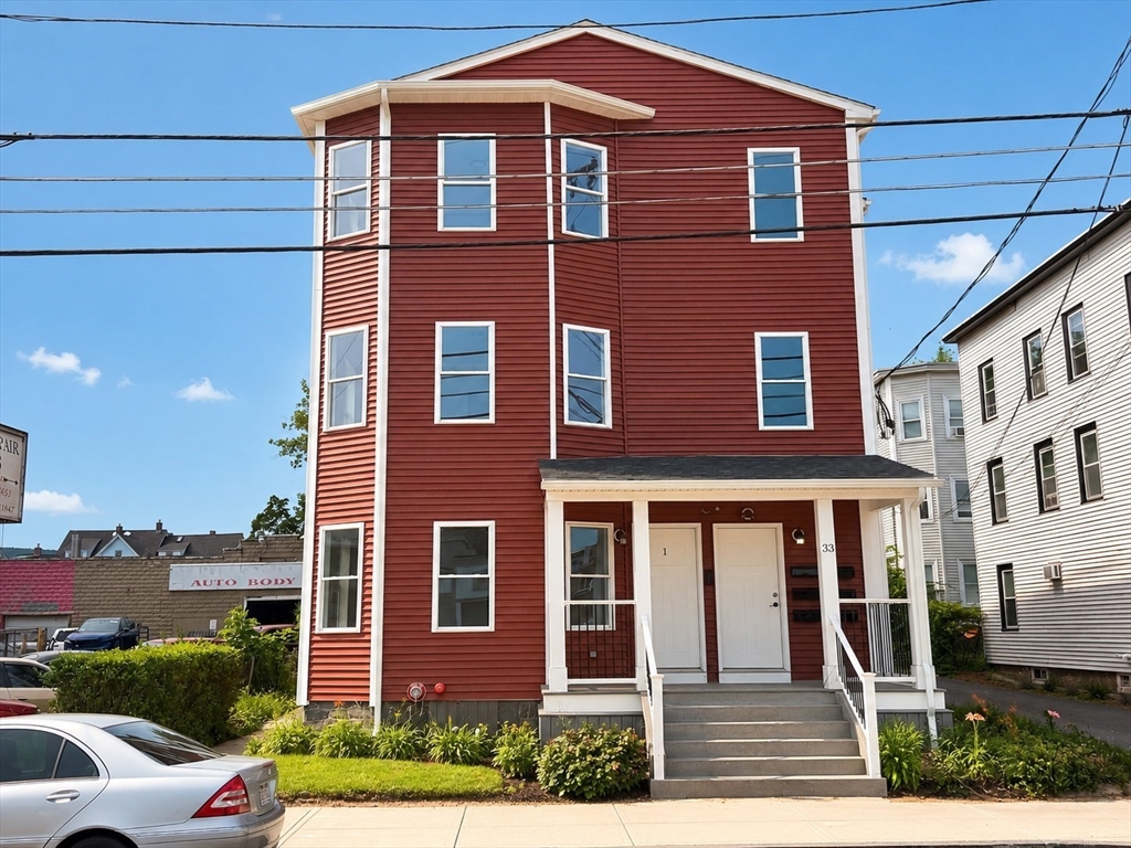 Click for 33 Pleasant St #2, Leominster, MA slideshow