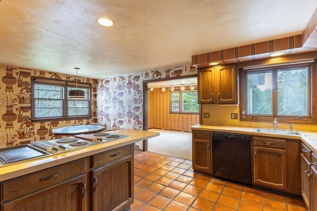15 Casey ST, Canton, MA, 15 Casey ST, Canton, MA Photo #11