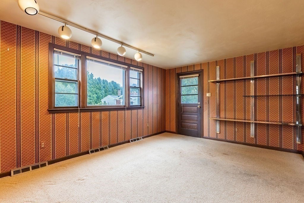 15 Casey ST, Canton, MA, 15 Casey ST, Canton, MA Photo #17