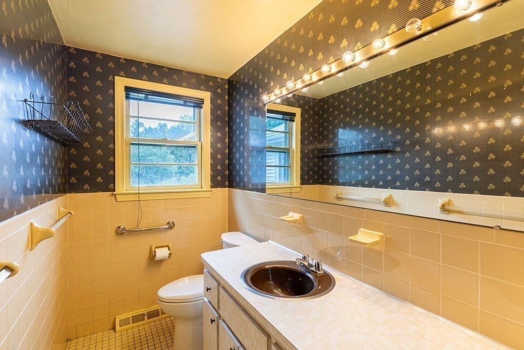 15 Casey ST, Canton, MA, 15 Casey ST, Canton, MA Photo #22