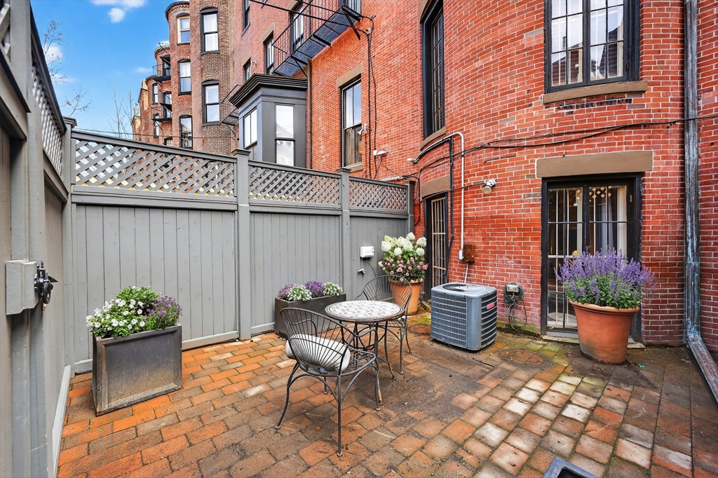 319 Marlborough Street 1