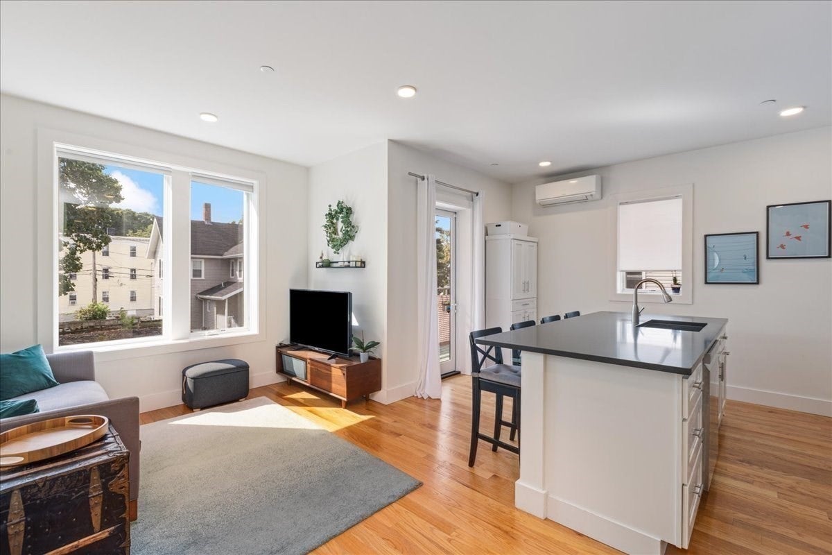 38 Colonial Ave #2, Boston, MA Photo #3