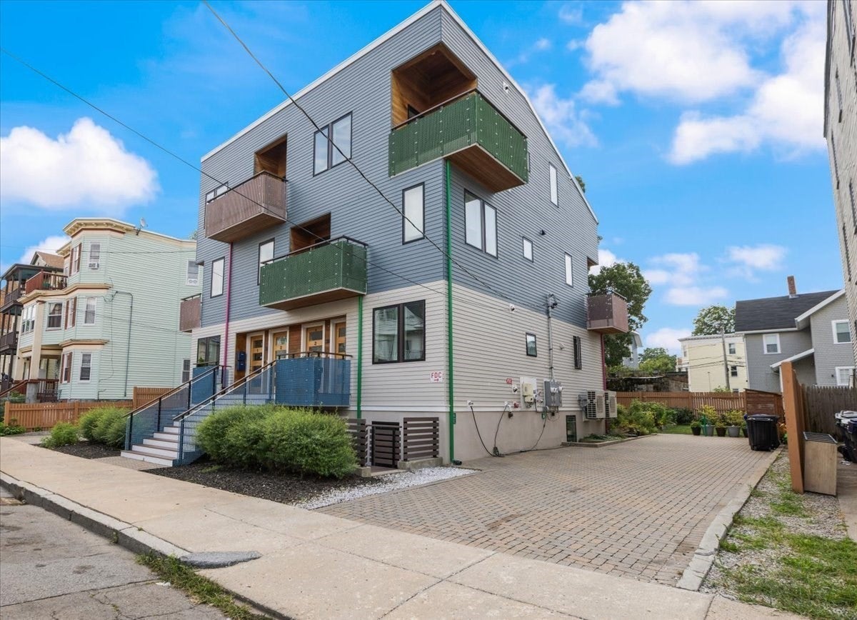 38 Colonial Ave #2, Boston, MA Photo #2