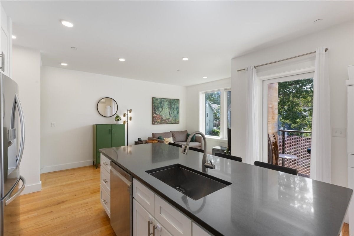 38 Colonial Ave #2, Boston, MA Photo #10