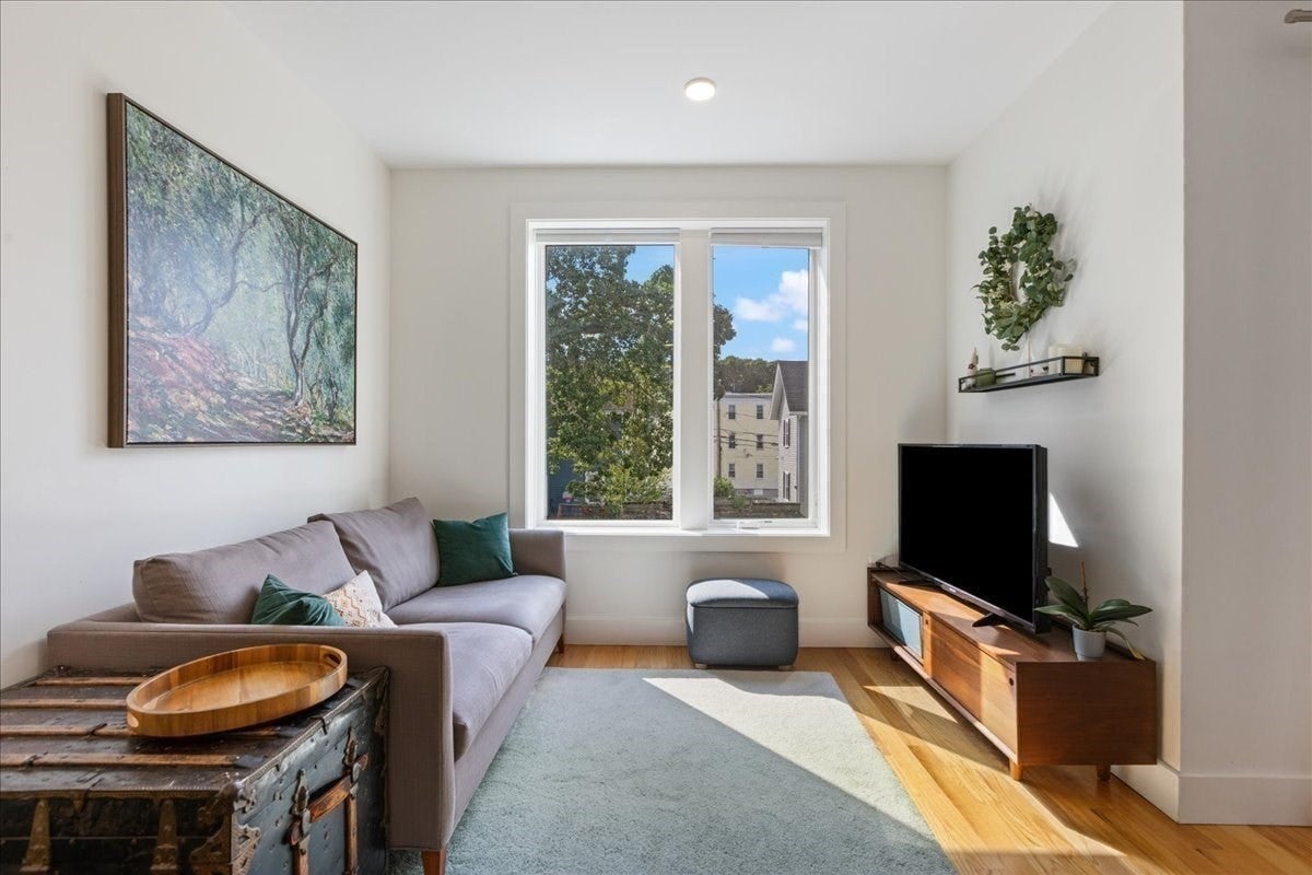 38 Colonial Ave #2, Boston, MA Photo #5