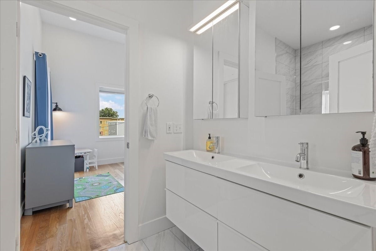 38 Colonial Ave #2, Boston, MA Photo #25