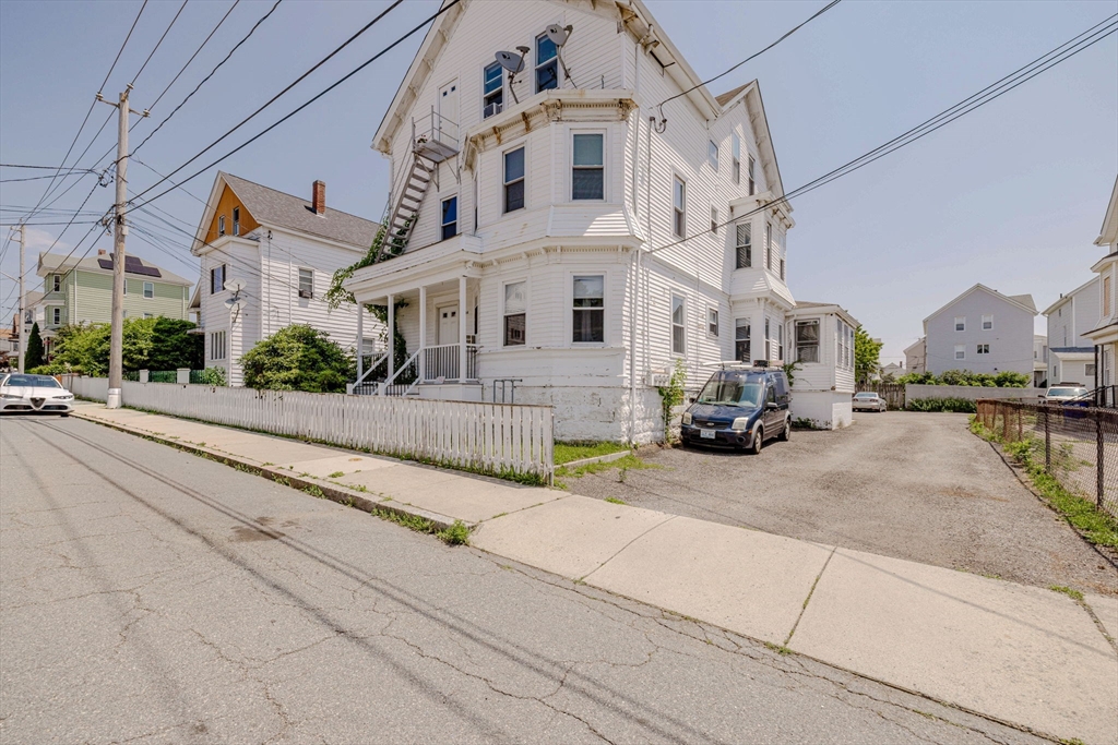 154 Mott St
