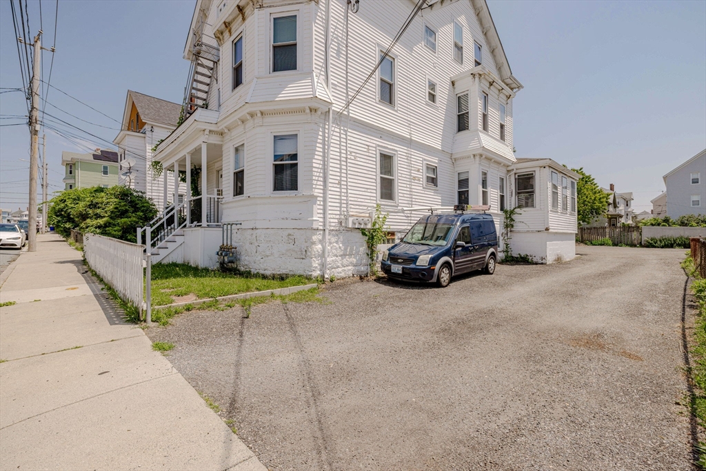 154 Mott St